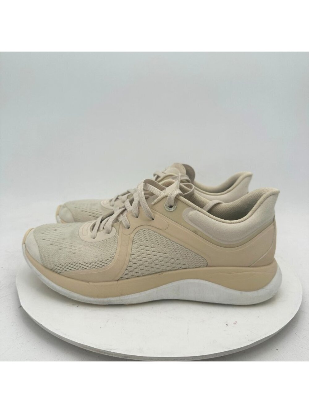 Lululemon Chargefeel Low Women Size 8.5 White Silver Training Shoes